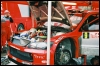 Gilles Panizzi võistlusauto hooldusalas. Adam Jurczak