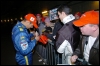 Stephane Sarrazin jagab fännidele autogramme. (04.12.2004) Stade de France