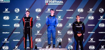 Armin Raag viienda etapi v&otilde;itjana pjedestaalil. Foto: FIA