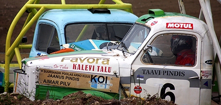 Taavi Pindis ja Olev Helü tõtt vaatamas. Foto: Rando Aav