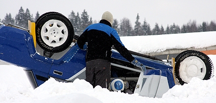 Otsustaval etapil keeras auto katusele Andrus Karu. Foto: Piret Labotkin