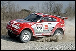 H. Masuoka - G. Picard Mitsubishi Pajero Evolutionil Italian Baja 2003 2. ringil. Foto: Mitsubishi