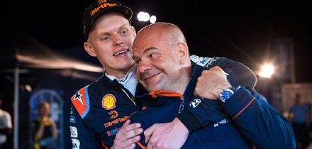 Rallisõitja Ott Tänak ja Hyundai Motorspordi direktor Andrea Adamo. Foto: Hyundai Motorsport