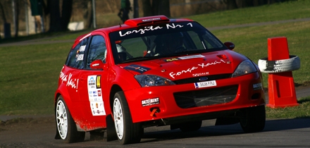 Rendiautol sõitvad hispaanlased ralli avakatsel. Foto: Kaido Saul