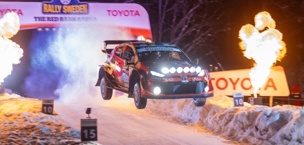 Rallit asusid juhtima Oliver Solberg ja Elliott Edmondson. Foto: Toyota Gazoo Racing