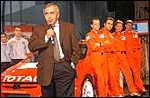 Corrado Provera ja võistlejad. Foto: Stephane De Sakutin